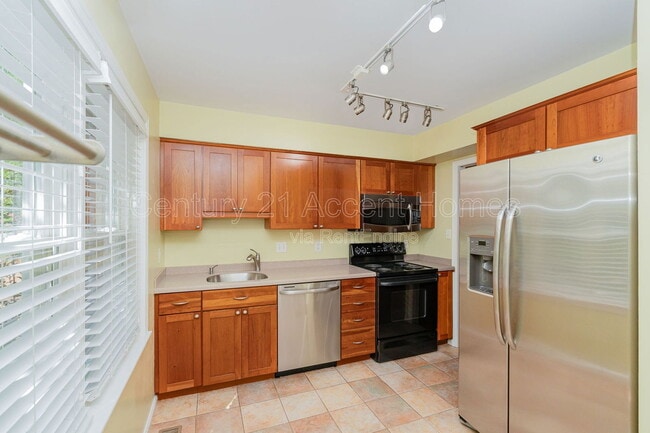 Building Photo - 3009 20th Ct S