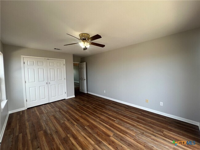 Building Photo - 5899 Denmans Loop