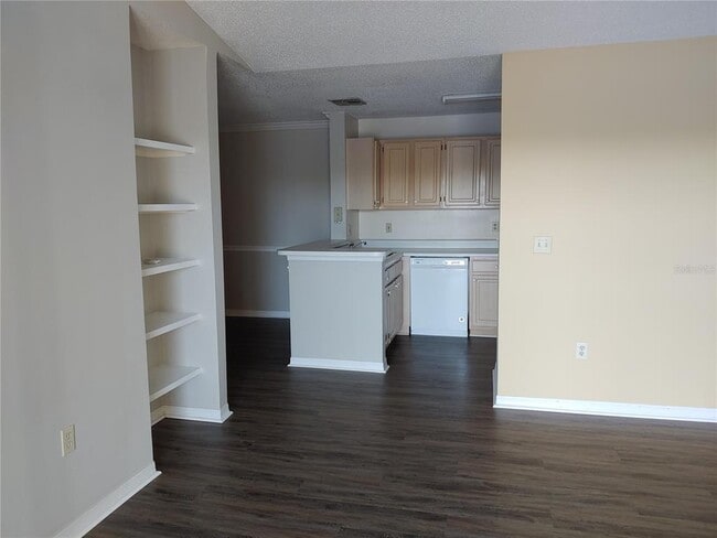 Building Photo - 1969 Summer Club Dr