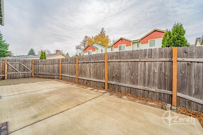 Building Photo - 5609 NE 74th Ct