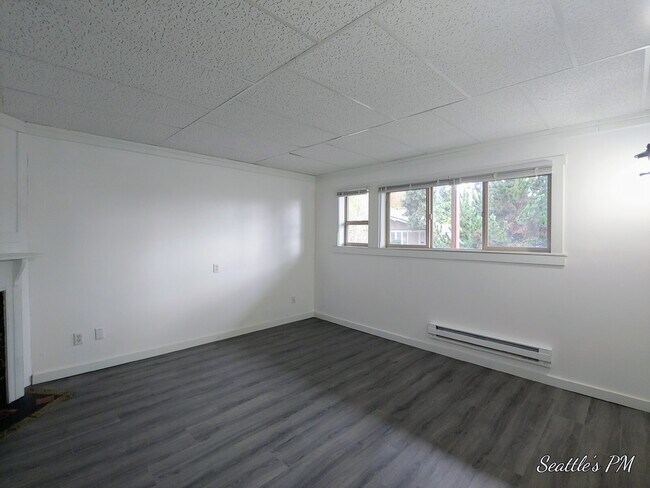 Building Photo - Newly Remodeled 1bdrm in Convenient Eastlake Neighborhood with Washer\Dryer and Parking