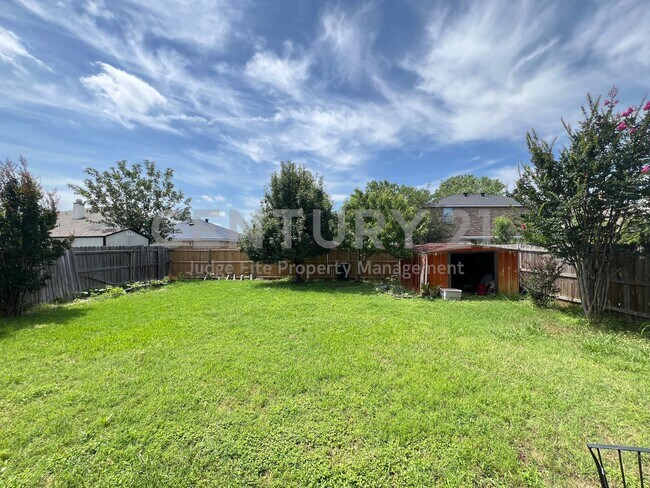 Building Photo - Spacious 2-Story 3/2/2 Home with Versatile...