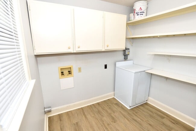 Building Photo - 1048 Ridgemeadow Ln