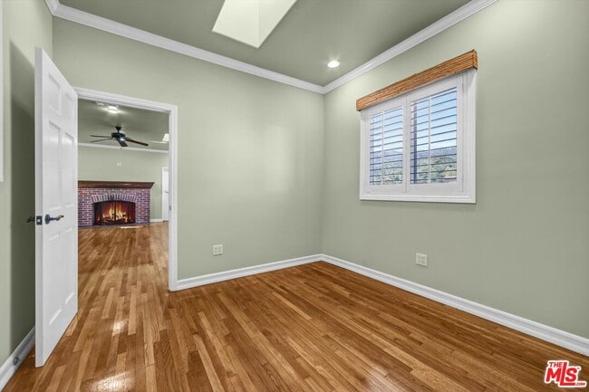 Building Photo - 3930 La Crescenta Ave