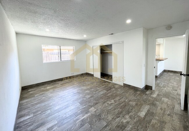 Building Photo - 916 N M Pl