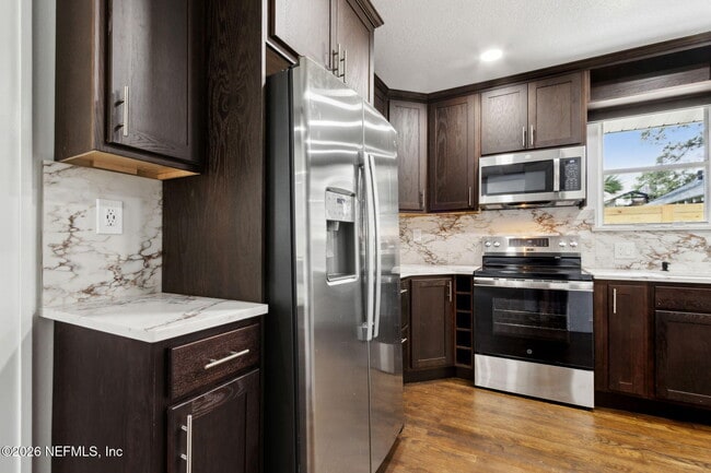 Building Photo - 836 Lynton St