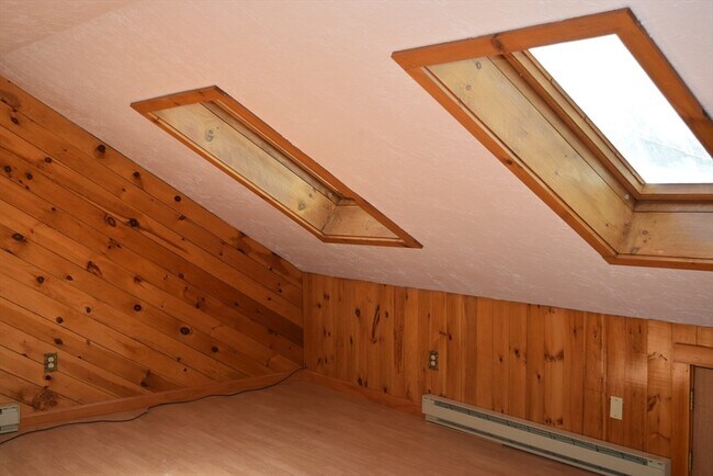 Building Photo - 11 Hilltop Ln