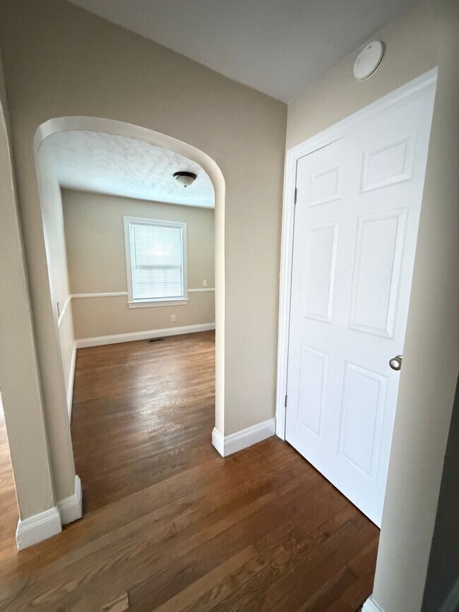 Building Photo - 825 Parkway Dr