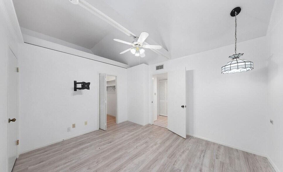 Building Photo - 313 McFadden Dr