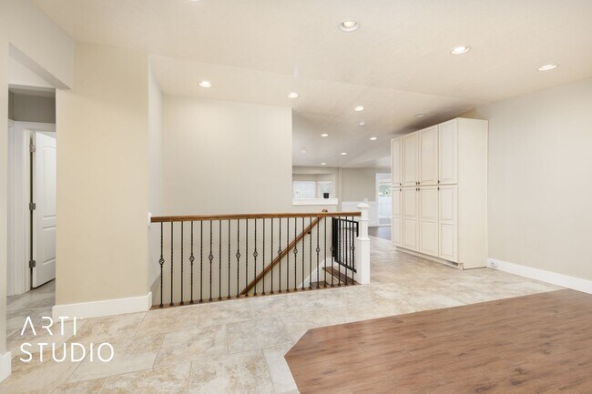 Building Photo - **Stunning 4-Bedroom Home with Modern Amen...