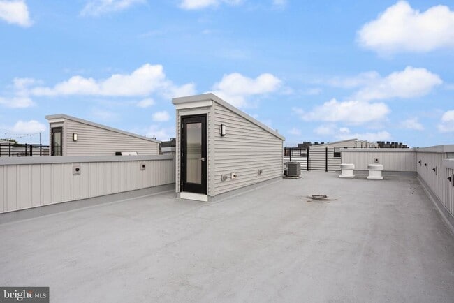 Building Photo - 2150 Northbank Pl