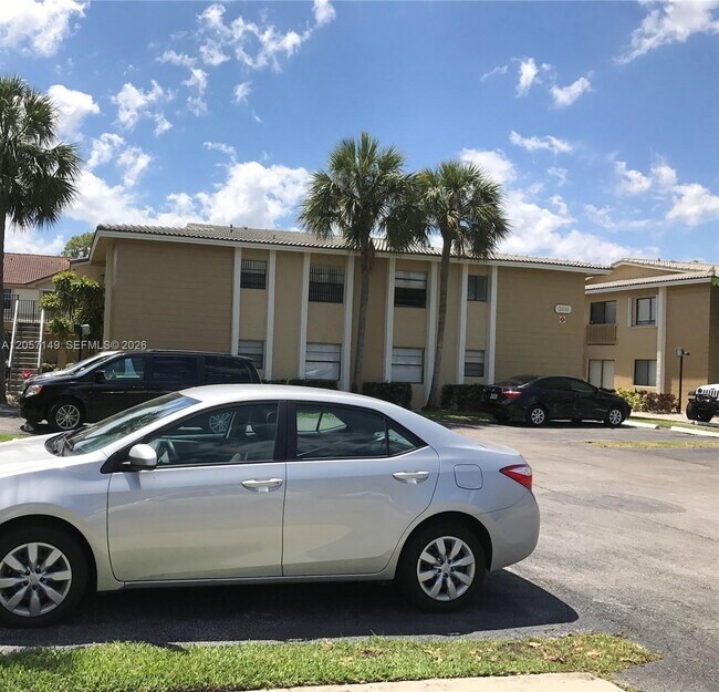 Building Photo - 2631 Riverside Dr