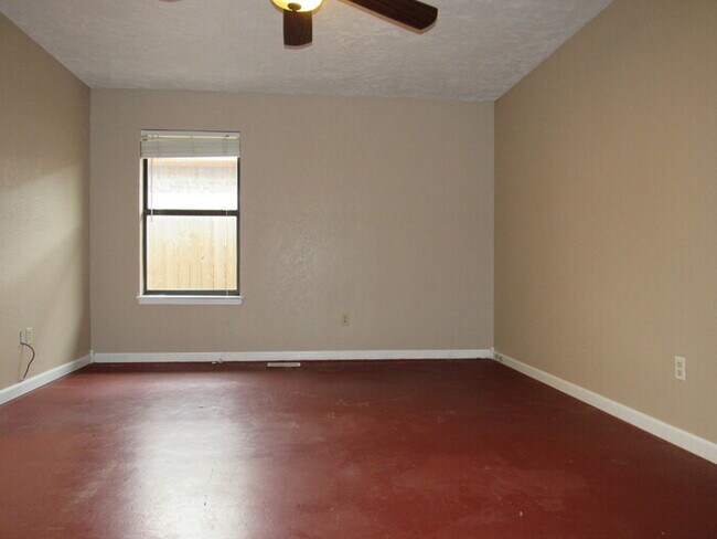 Building Photo - 10340 Exter Ave