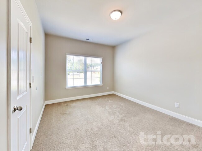 Building Photo - 301 Scenic View Ln
