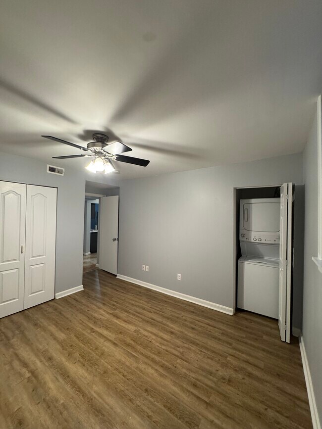 Building Photo - 11 46th St SE