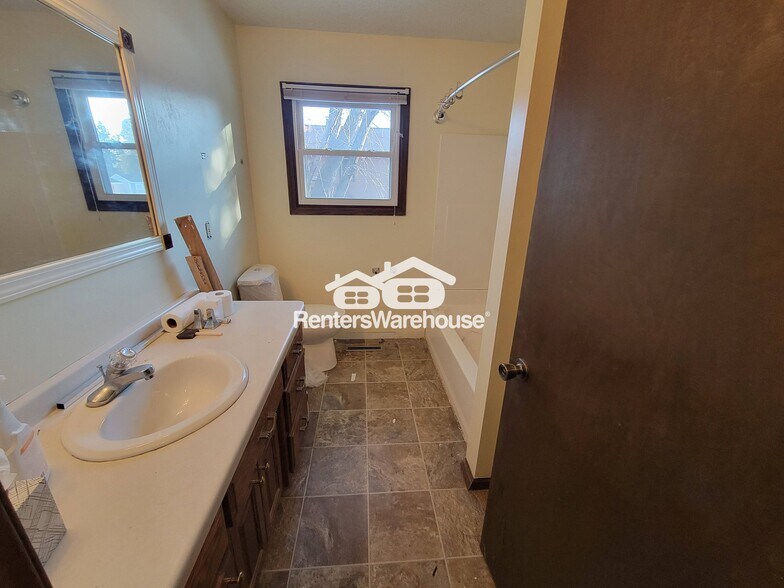 Building Photo - 1465 Cottonwood Rd