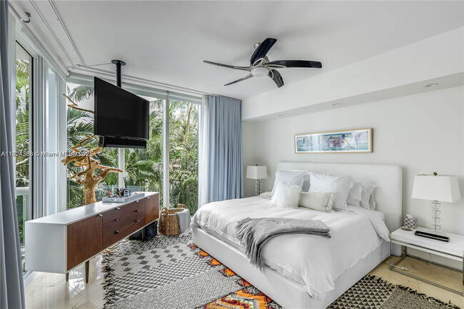 Building Photo - 1000 South Pointe Dr