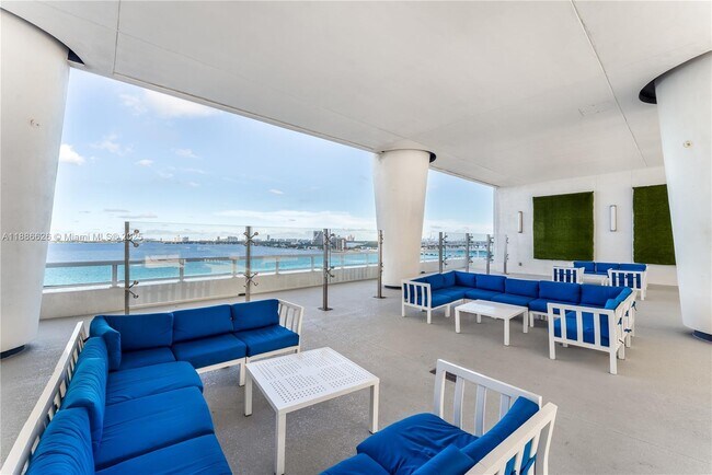 Building Photo - 1800 N Bayshore Dr