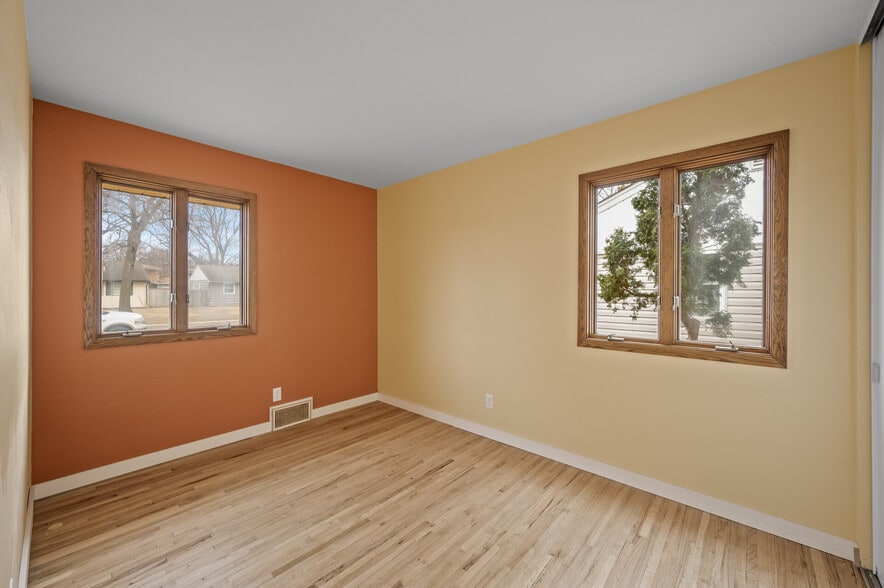 Building Photo - 5616 Nevada Ave N