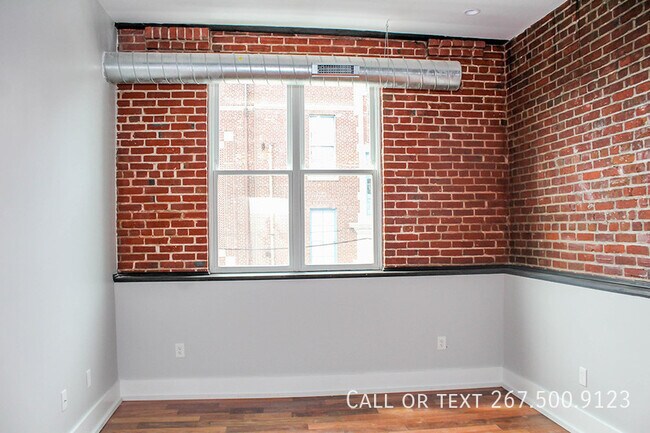 Building Photo - 1025 E Montgomery Ave