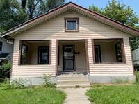 Building Photo - Two bedroom, one bath home located in Dayton*