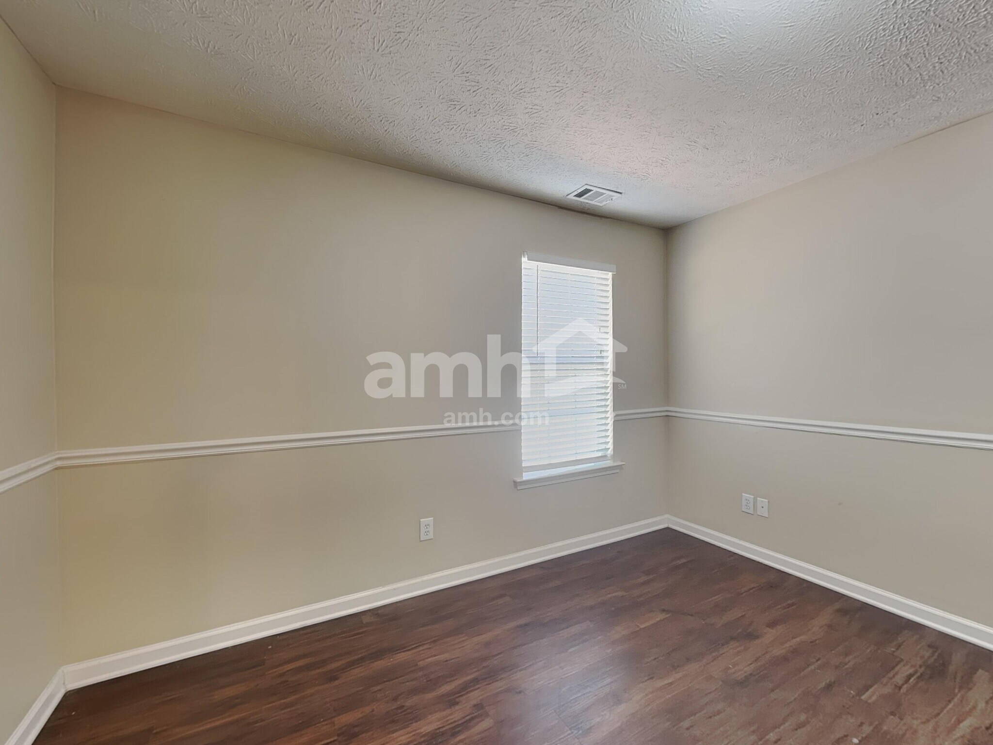 Building Photo - 705 St Charles Ave