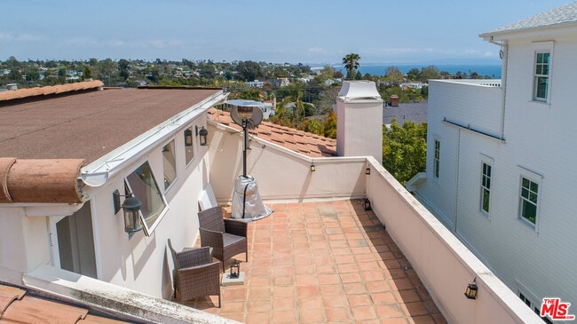 Building Photo - 16790 Marquez Ave