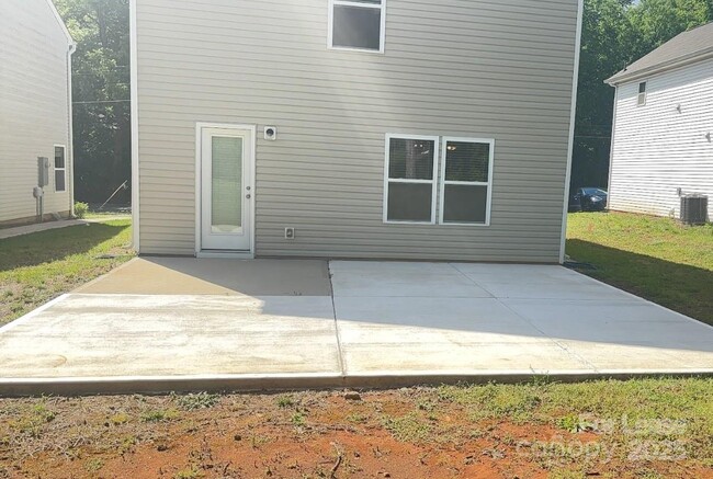 Building Photo - 3220 Capitol Dr
