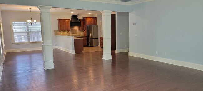Building Photo - Stunning 4-Bedroom, 3.5-bath Home in the P...