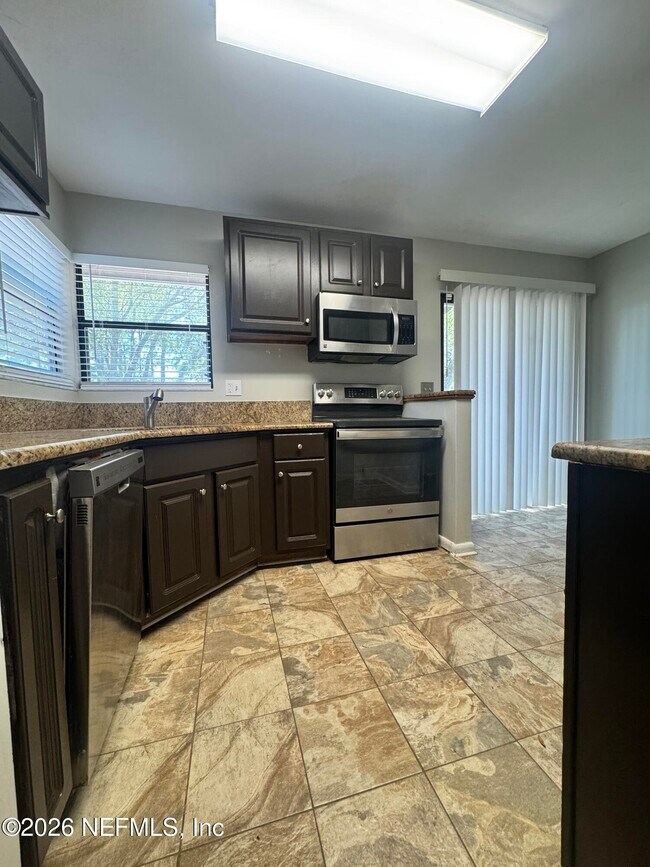 Building Photo - 8343 Westover Ct