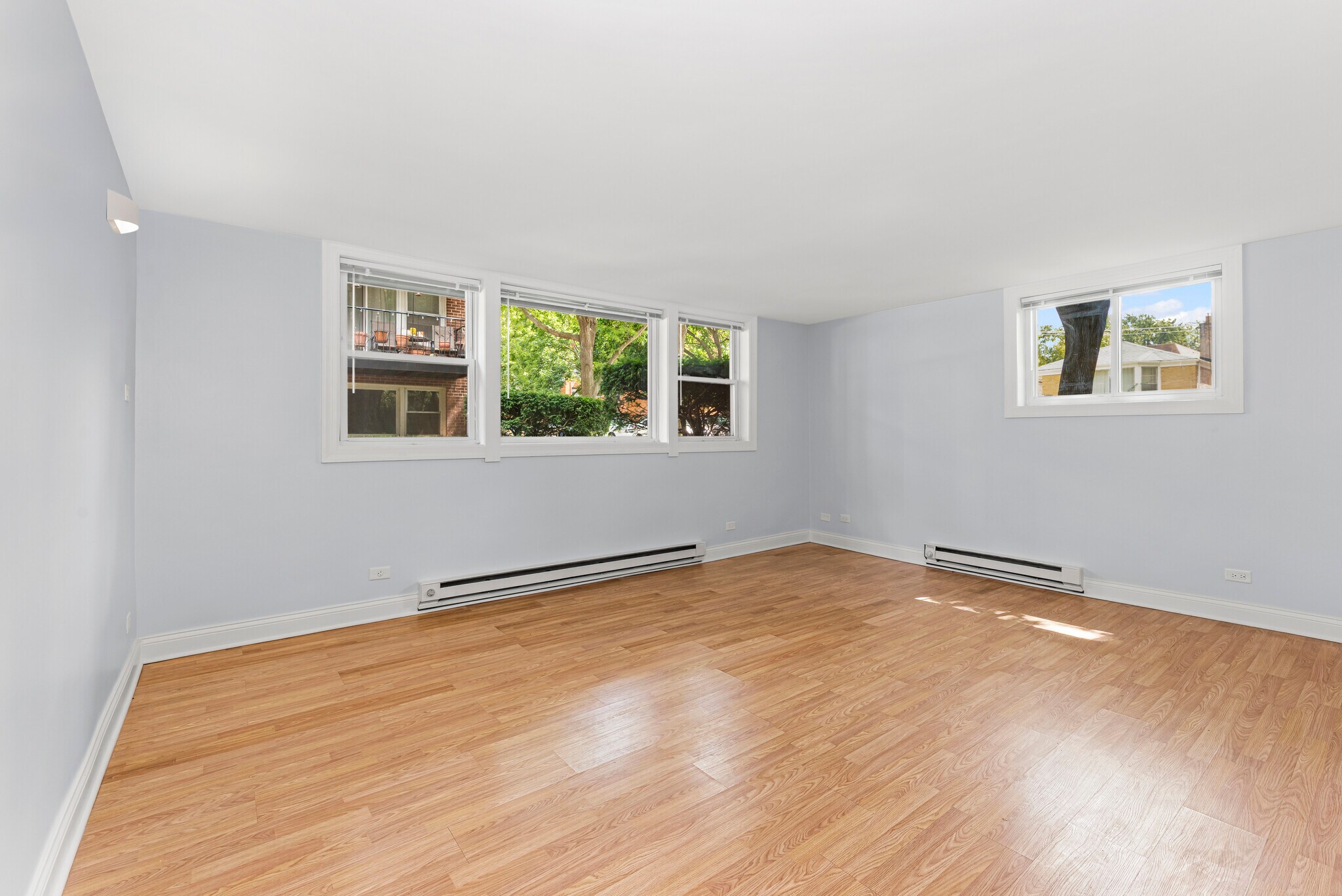 Living/Dining - 2624 W Catalpa Ave