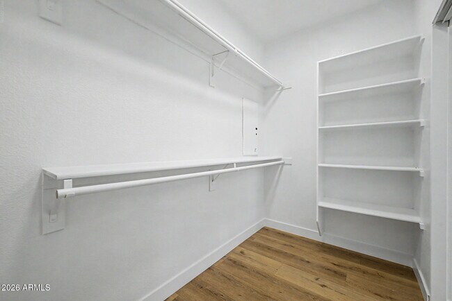 Building Photo - 706 E Las Colinas Pl