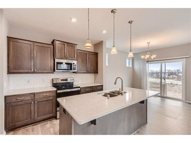 Building Photo - 14264 River Hills Pkwy