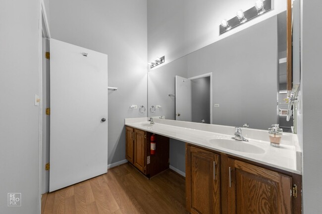 Building Photo - Schaumburg Two Story Townhome