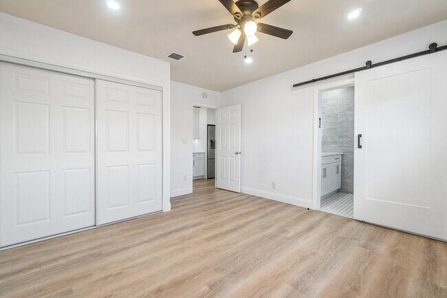 Building Photo - 434 SW 9th St