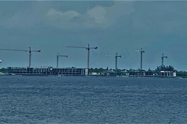 Building Photo - 1500 Park Beach Cir