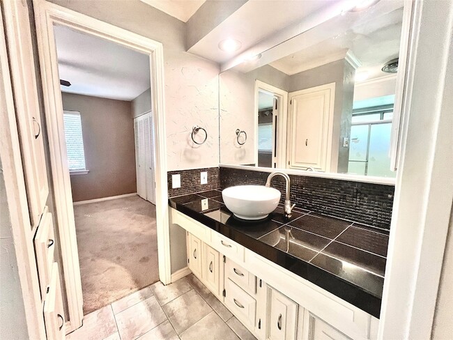 Building Photo - 15555 Mosscove Cir