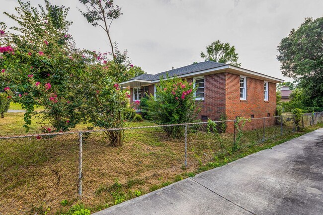 Building Photo - Charming 3-Bedroom Brick Home – Comfort, S...