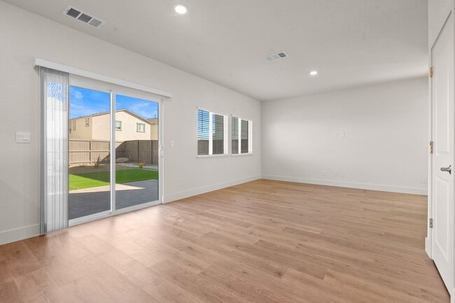 Building Photo - The Aspen - Luxurious 3 Bedroom 2.5 Bath T...