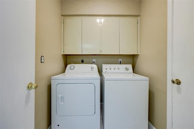 Building Photo - 1401 Mills Meadow Dr