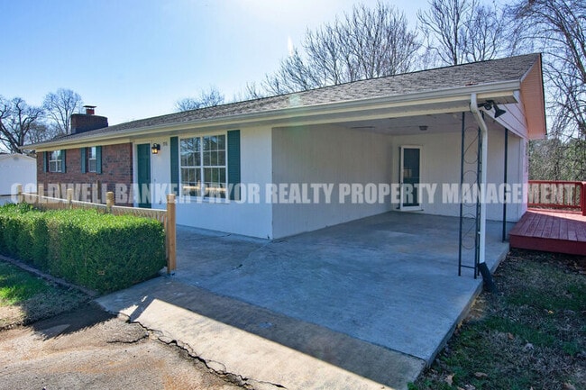 Building Photo - 598 Highland Dr