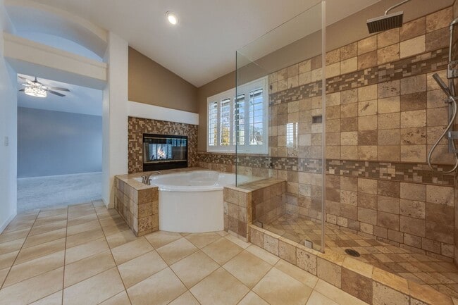 Building Photo - Stunning Folsom Split-Level Home with Pool & 3-Car Garage in Quiet Cul-De-Sac