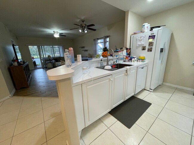 Building Photo - ANNUAL RENTAL - 3 BED 2 BATH WITH GARAGE A...