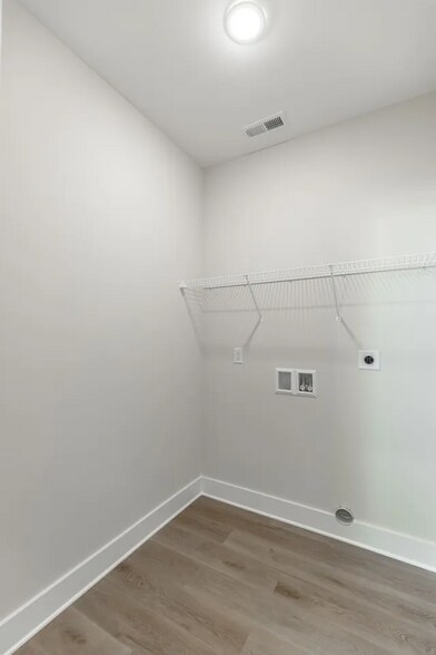 Building Photo - 4696 Heiskell Dr