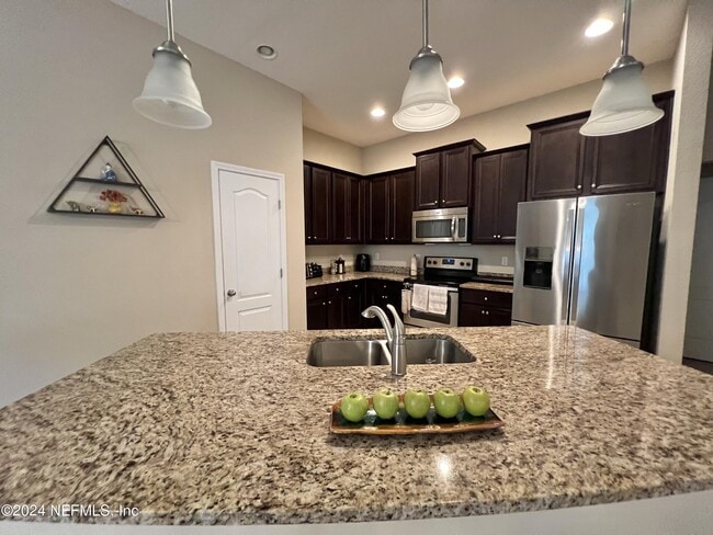 Building Photo - 15805 Twin Creek Dr