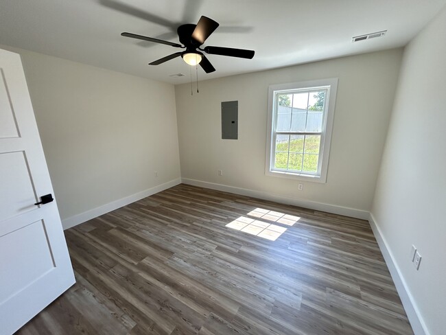 Building Photo - 112 State Hwy 1611