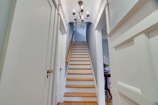 Building Photo - 3321 NE Peerless Pl