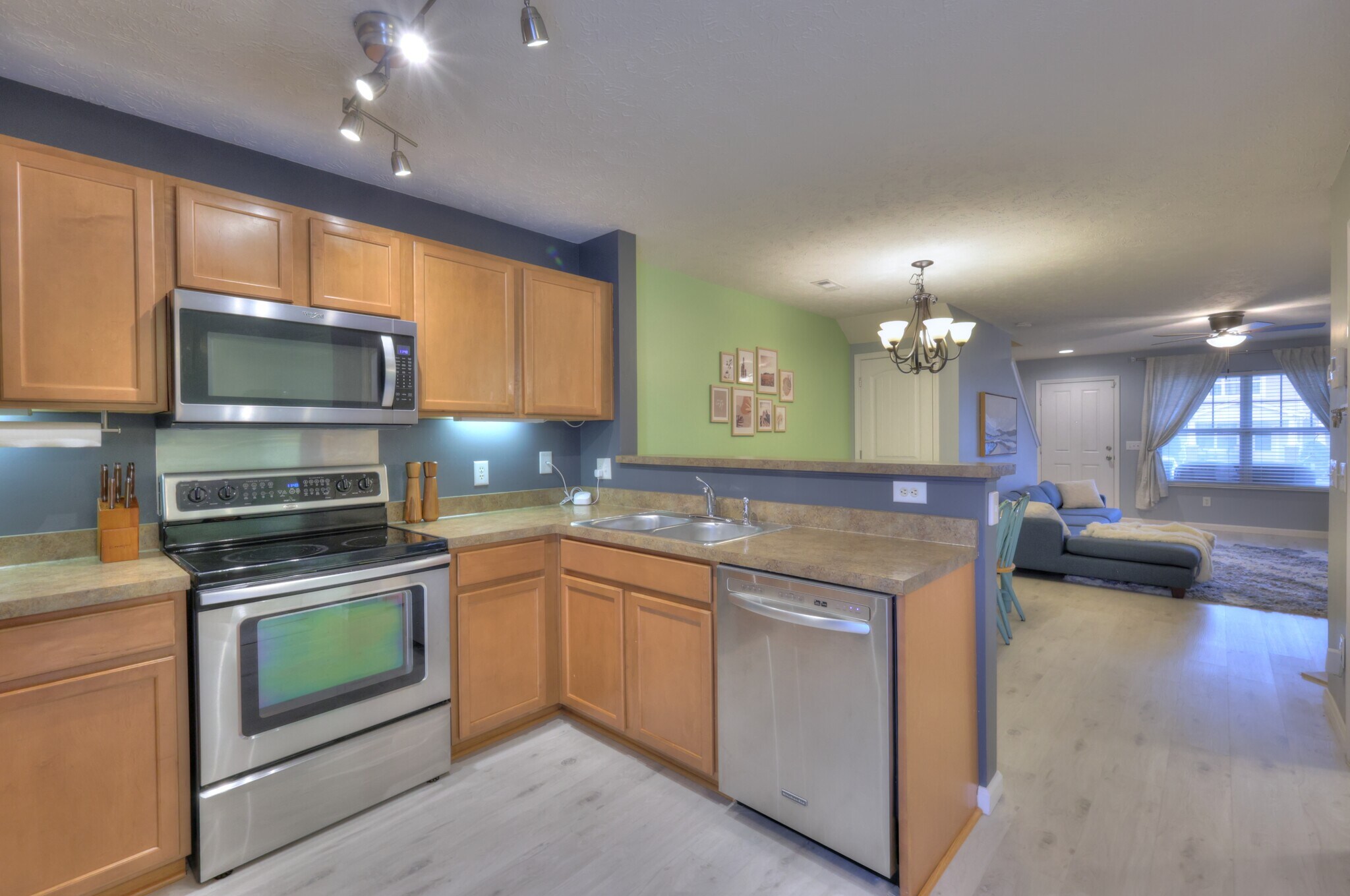 Building Photo - 589 Bradburn Village Cir