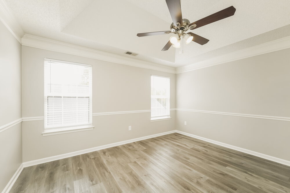 Building Photo - 707 Almora Dr