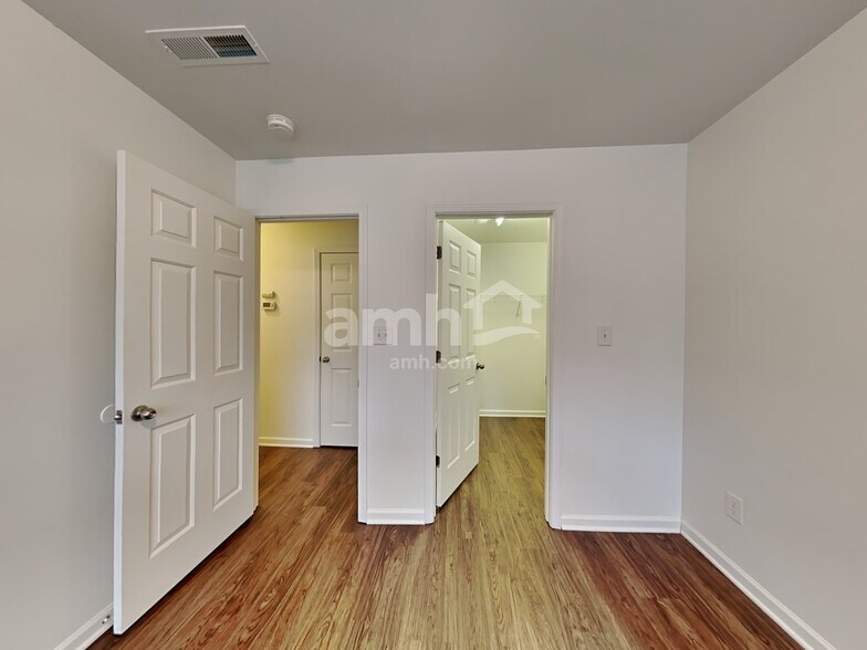 Building Photo - 1625 Essexwood Dr